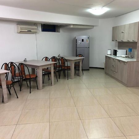Apple City Hostel Алматы Экстерьер фото