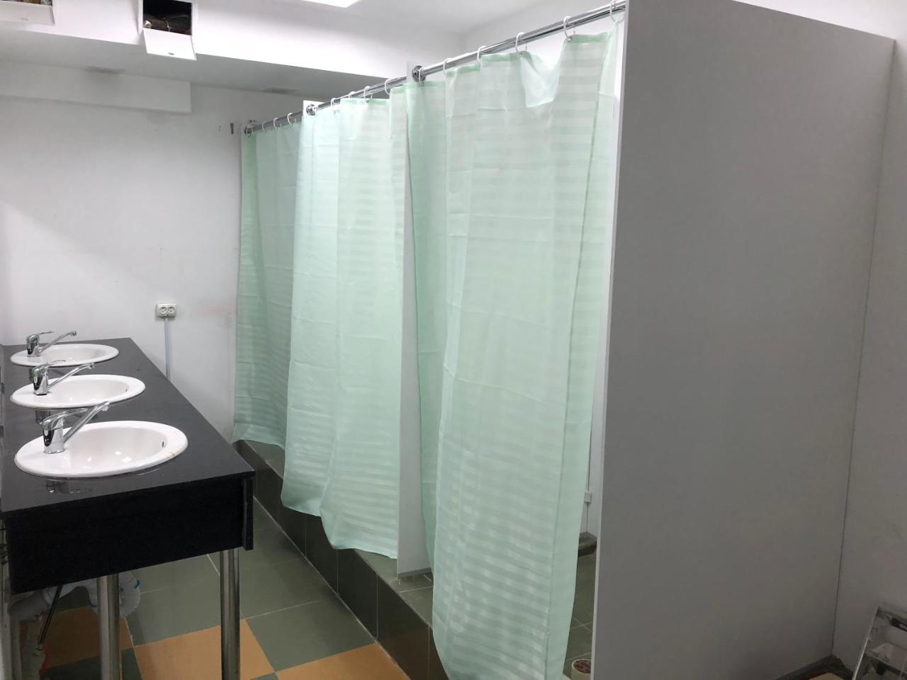 Apple City Hostel Алматы Экстерьер фото
