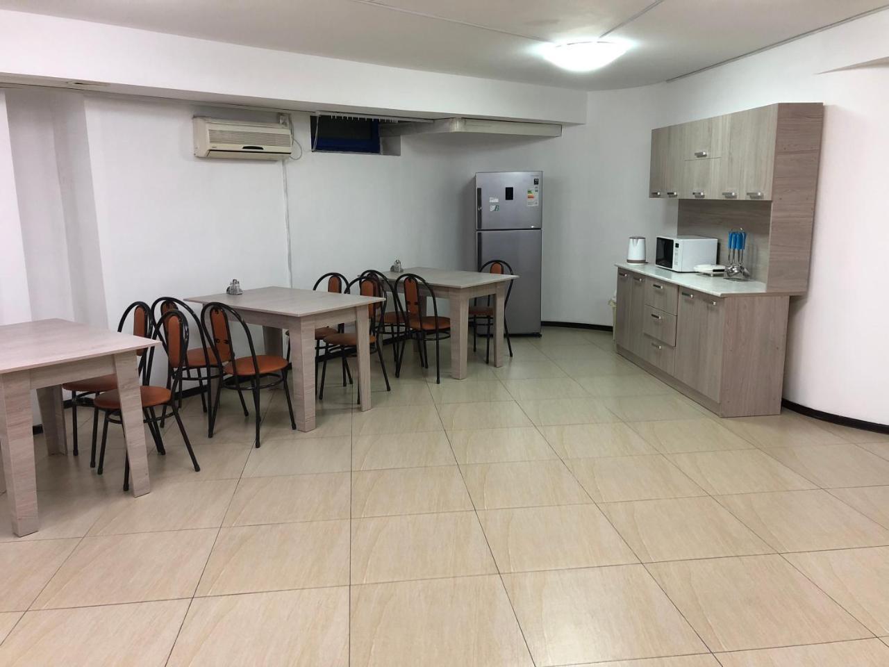 Apple City Hostel Алматы Экстерьер фото