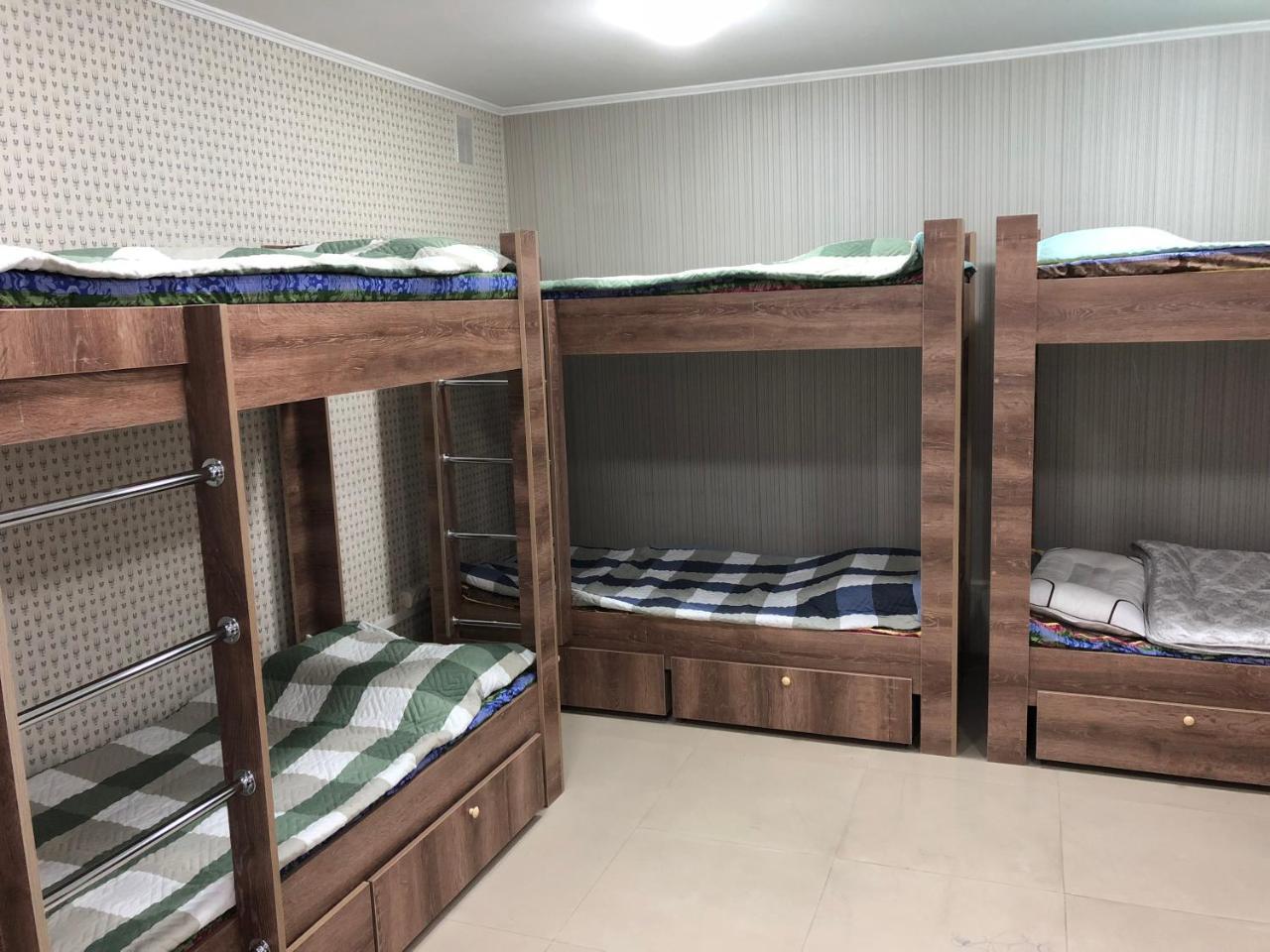 Apple City Hostel Алматы Экстерьер фото