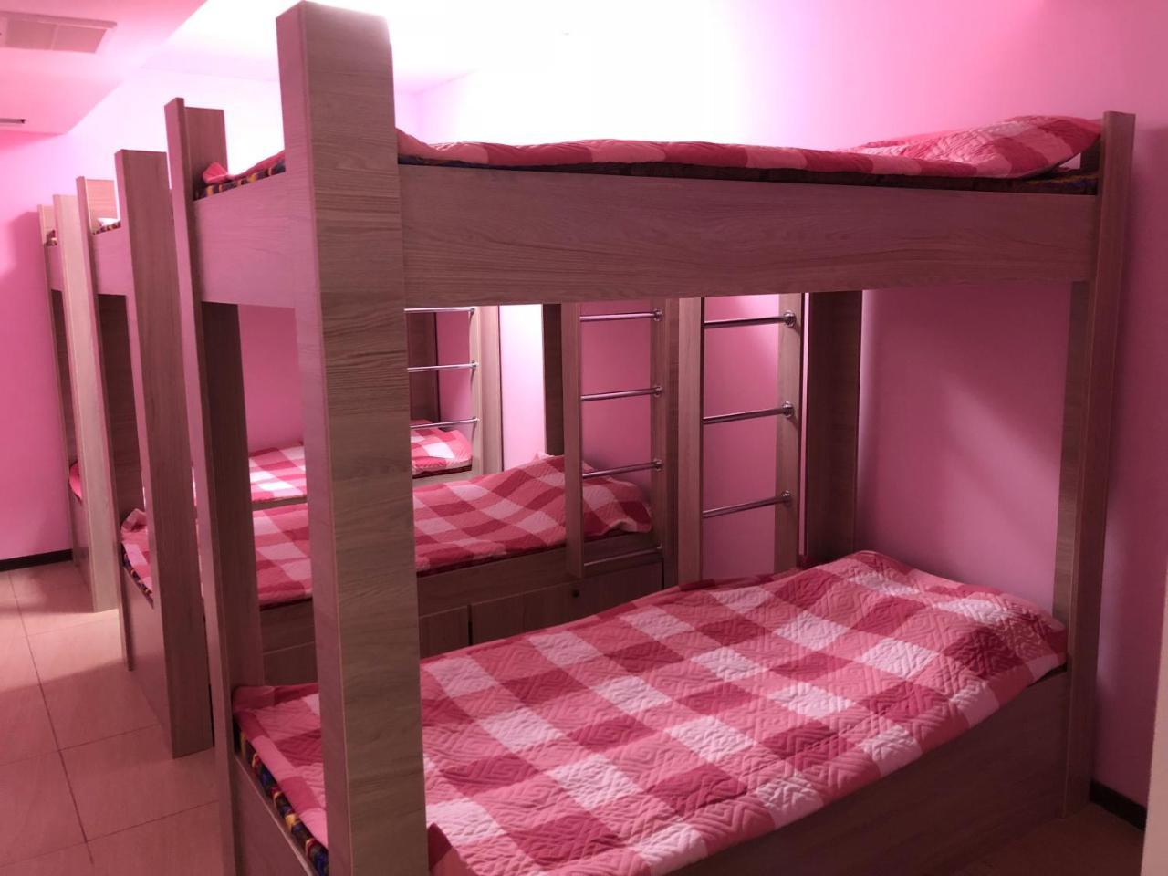 Apple City Hostel Алматы Экстерьер фото